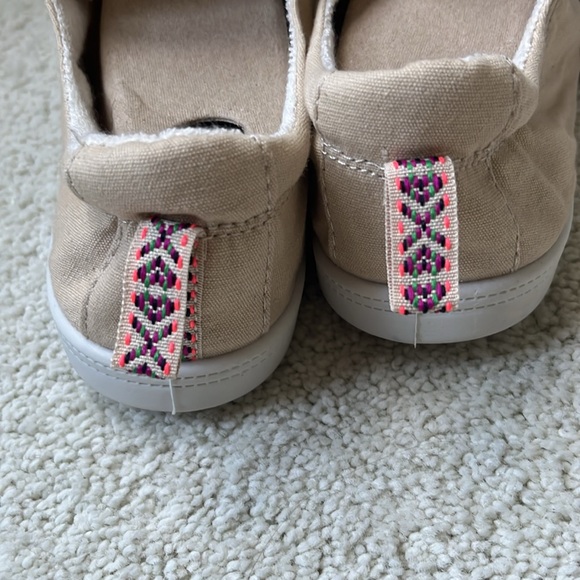 NWT Falls Creek Canvas Sneaker - Picture 4 of 10